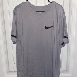 NIKE - workout jersey